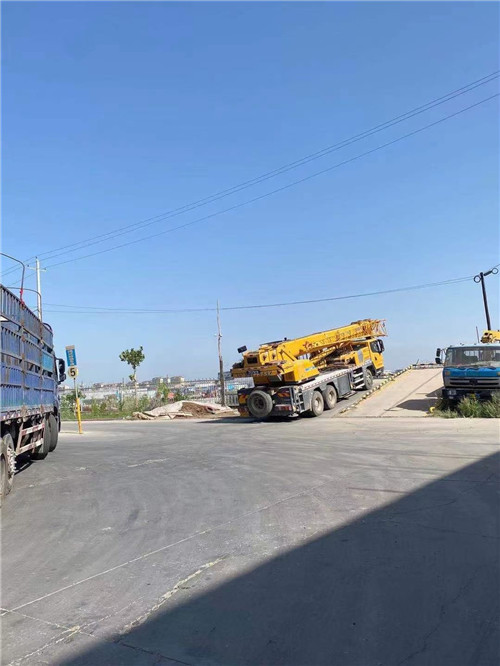 吉林25吨吊车的租赁价格大概是多少？